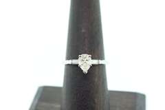 Gorgeous 14kt Solid White Gold & Pear Shaped Diamond Ring