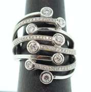 LADIES 18K WHITE GOLD AND DIAMOND RING