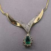 LADIES 14K GOLDNECKLACE WITH EMERALD AND DIAMONDS