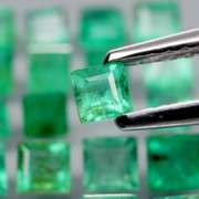 Bright! Top green 2.87ct Colombian Emerald set