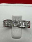 CERTIFIED 18K WHITE GOLD AND DIAMOND ENGAGEMENT RING