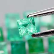 Vivid! Top green 3.99ct Colombian Emerald set