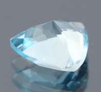 Glittering 4.49ct trillion cut sky blue Topaz