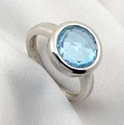 Chic Blue Topaz Ring in 14K WG
