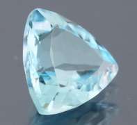 Glittering 4.49ct trillion cut sky blue Topaz