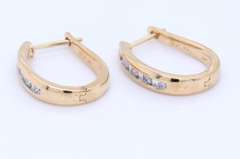 Elegant Yellow Gold Round Brilliant Cut and Baguette Diamond Earrings