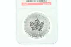 Excellent Queen Elizabeth Canadian .9999 Silver Dollar Coin