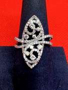 UNUSUAL LADIES 18K WHITE GOLD RING WITH 1.50 CARAT OF DIAMOND