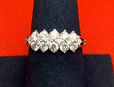 DELICATE 18K WHITE GOLD RING WITH 1.40 CARAT OF DIAMOND