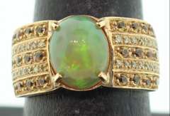 LADIES 10K YELLOW GOLD AND OPAL RING.