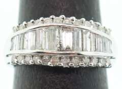 LADIES 14K WHITE GOLD AND DIAMOND BAND