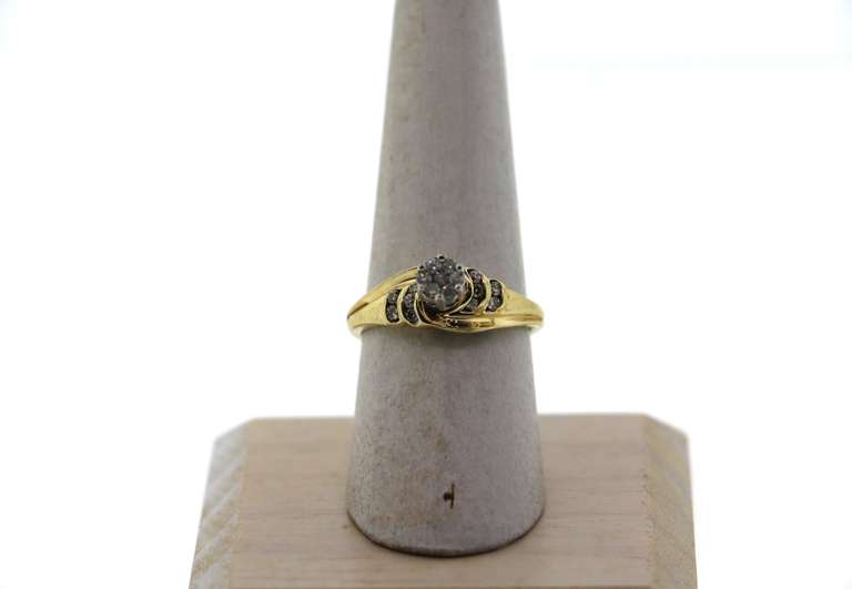 Round Diamond Cluster Ring with 14k Gold