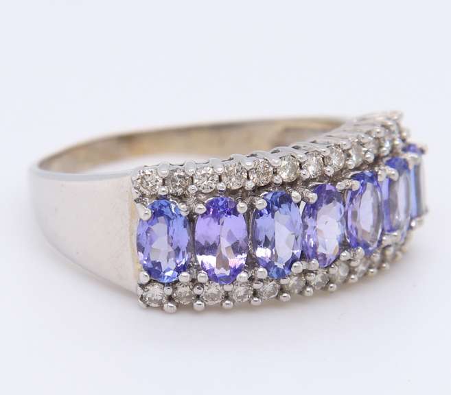 Gorgeous White Gold Tanzanite and Diamond Ring