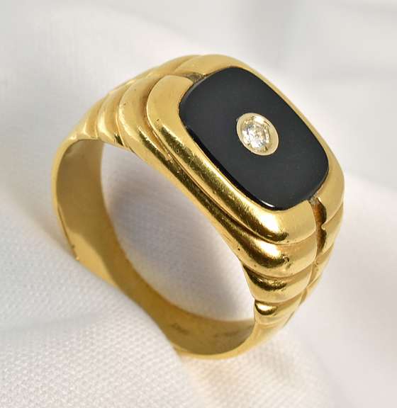 Classy Man's Black Onyx 18k Ring