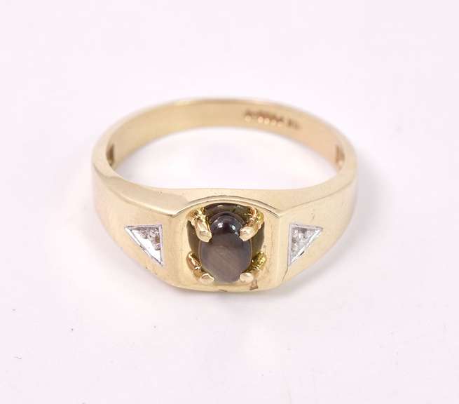 Radiant Star Sapphire and Diamond Ring in Yellow Gold