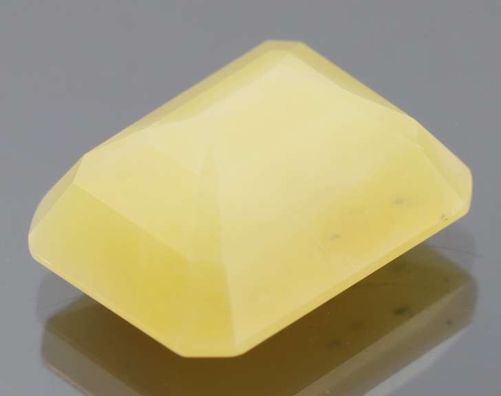 Glistening 15.65ct natural golden Fire Opal