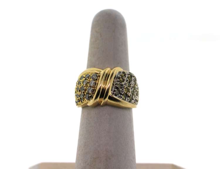 Extravagent 14k Gold Diamond Ring