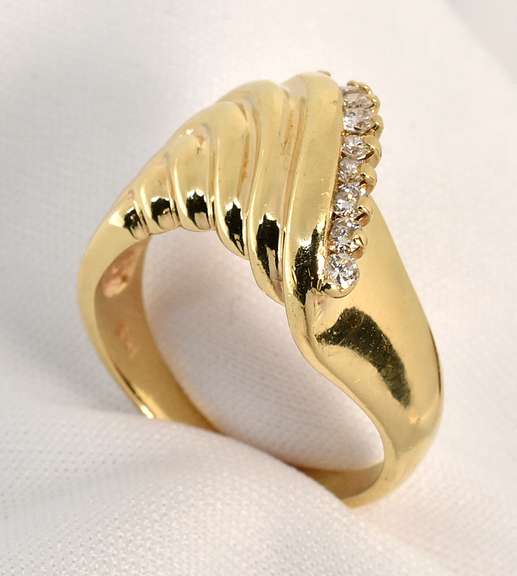 Modern Ring with Diamonds
