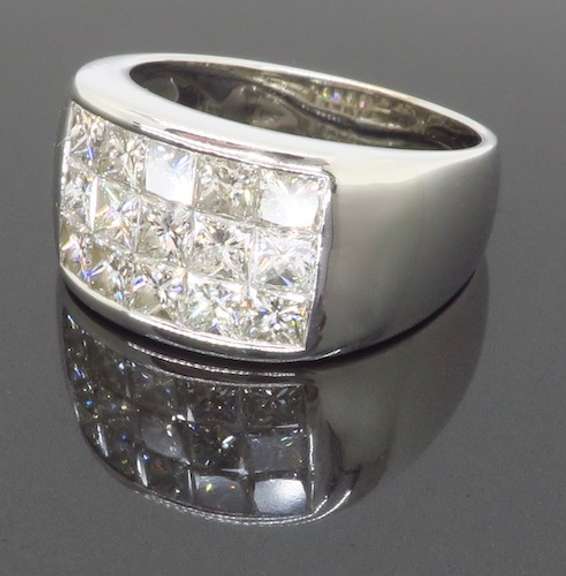 18k White Gold Invisible Set Princess Cut Diamond Ring