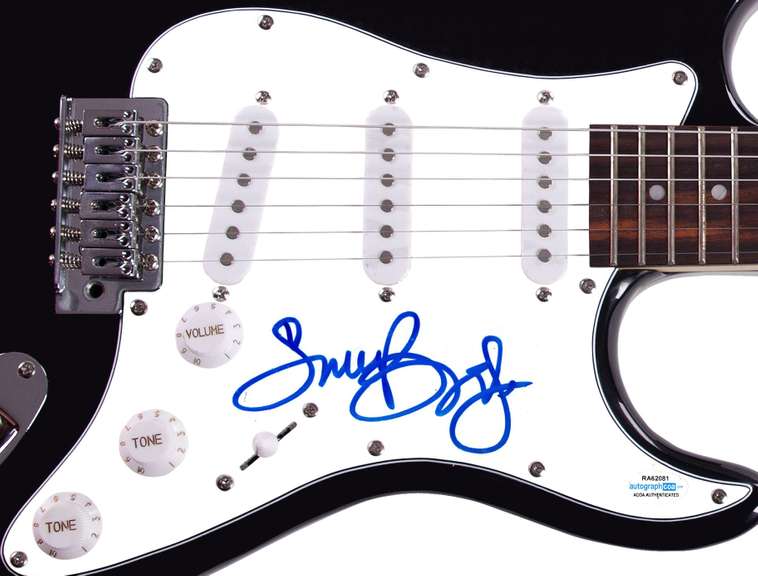 Snoop Dogg Autographed Signed Guitar ACOA