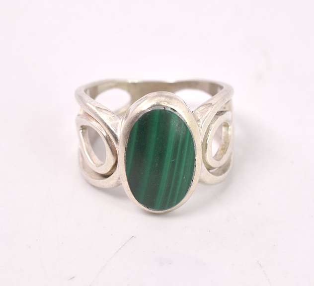 Malachite Ring in Sterling Silver