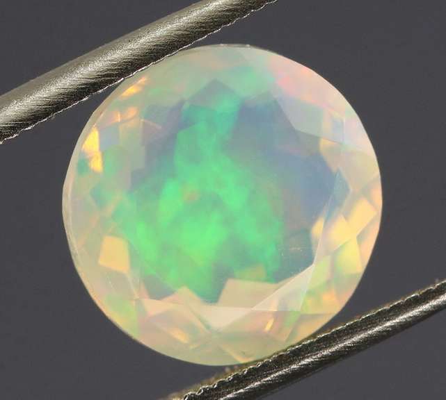 Highly expressive glittering 2.69ct faceted Jelly Opal
