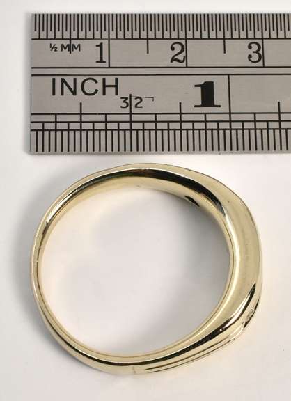 Man's WG Ring with 5 Diamonds