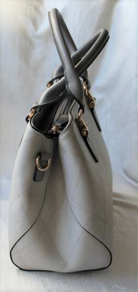 Fine Leather Bag with Designer look