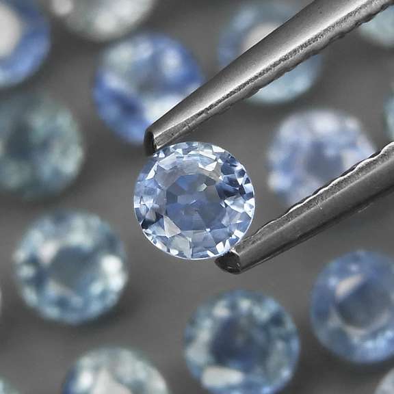 Glistening 5.18ct multiple blue Sapphire set