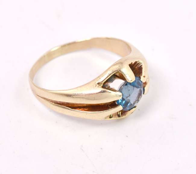 Brilliant Blue Topaz Ring in Yellow Gold