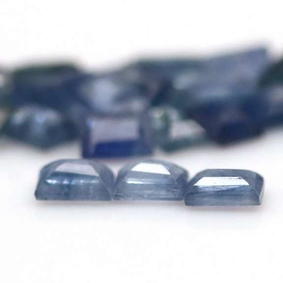 Multi-hue 6.98ct blue Sapphire set