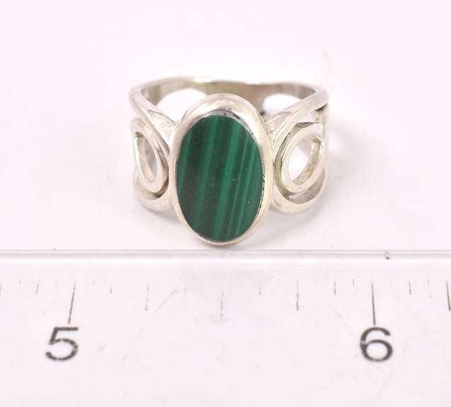 Malachite Ring in Sterling Silver