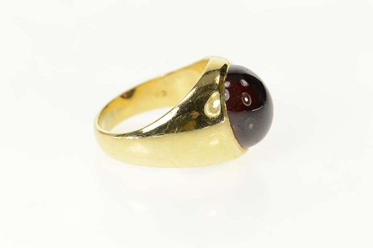 14K Yellow Gold Oval Garnet Cabochon Graduated Retro Ring