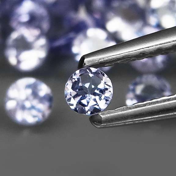 Heavy flashing 4.86ct diamond cut Tanzanite set