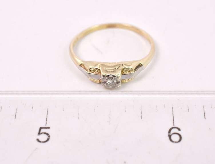 Vintage Diamond Ring in 14K Yellow Gold