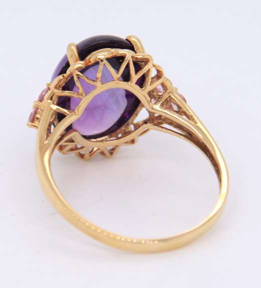 Attractive Yellow Gold 10.31ct Amethyst oval Cab Sapphire Ring