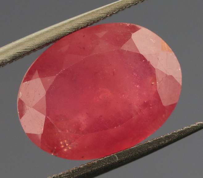 Fantastic 6.10ct oval cut bright imperial red Ruby