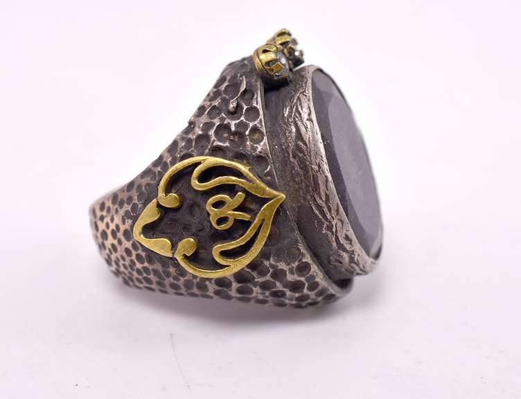 Sensational Vintage 7.4CTS Sapphire and CZ Ring in Sterling Silver