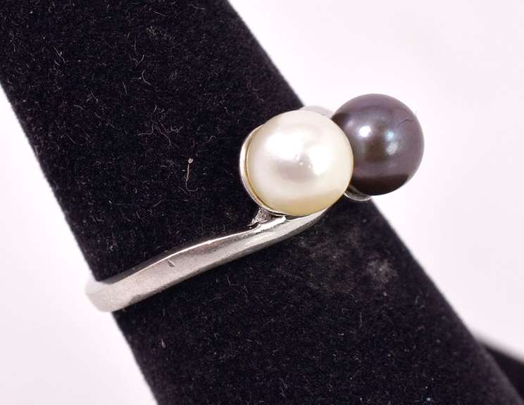 Fabulous Pearl Ring in 14K White Gold