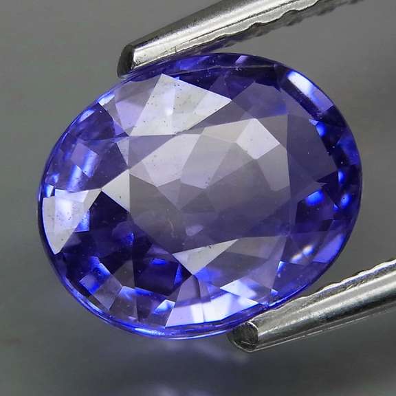 Top cornflower blue 1.75ct Ceylon Sapphire with VS clarity