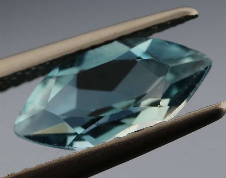 Gorgeous 2.21ct marquise cut Swiss blue Topaz