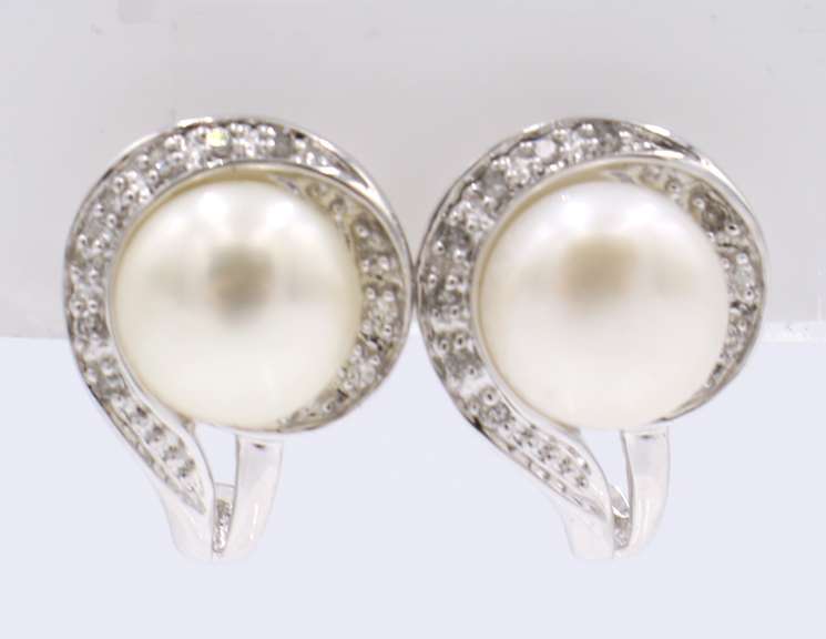 Amazing White Gold FWP and Diamond Earrings