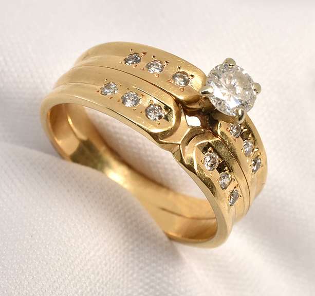 Pretty 2 Piece Wedding Set