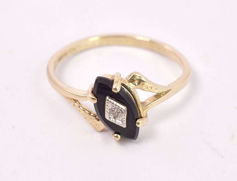 Onyx and Diamond Ring in Yellow Gold