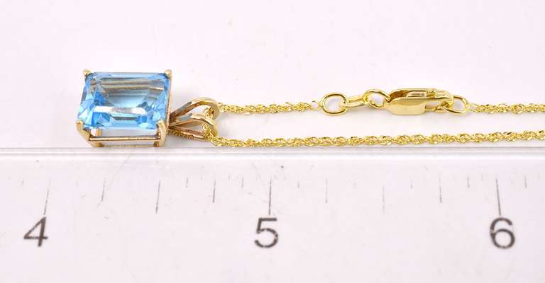 Brilliant Blue Topaz Pendant Necklace in 14K Yellow Gold