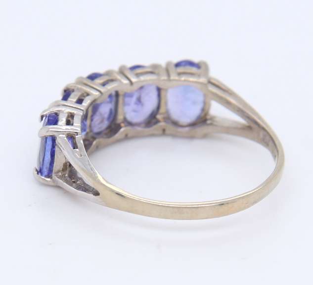 Dreamy white Gold Tanzanite Ring