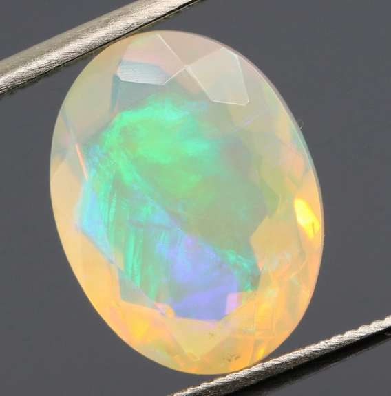 Wonderful glittering 2.96ct faceted Jelly Opal