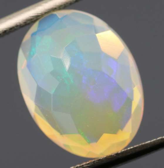 Wonderful glittering 2.96ct faceted Jelly Opal