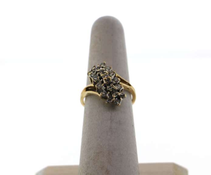 Stepped Diamond Cluster Ring with 14k Gold