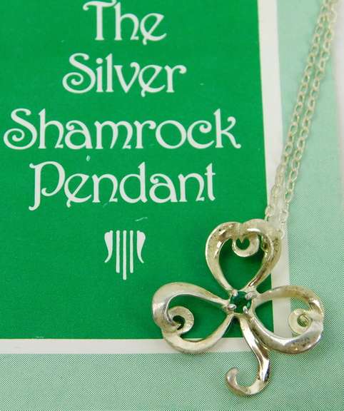 Vintage Sterling Emerald Clover Pendant & Chain